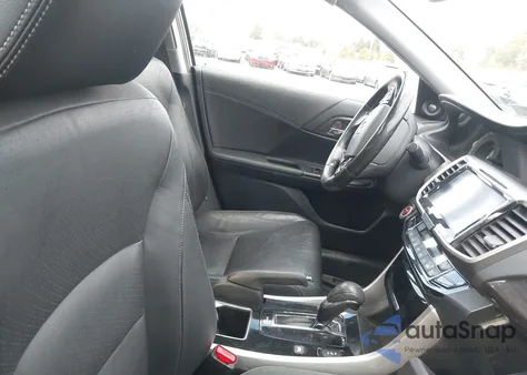 2017 Honda Accord Hybrid Touring z USA, uszkodzony, nr VIN JHMCR6F77HC001147